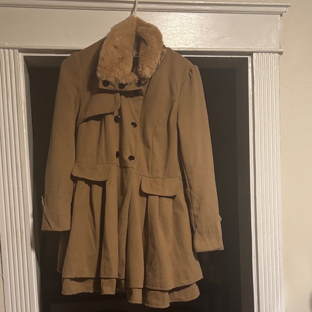 Tan Winter Coat with Flare bottom detail & Faux Fur Collar✅